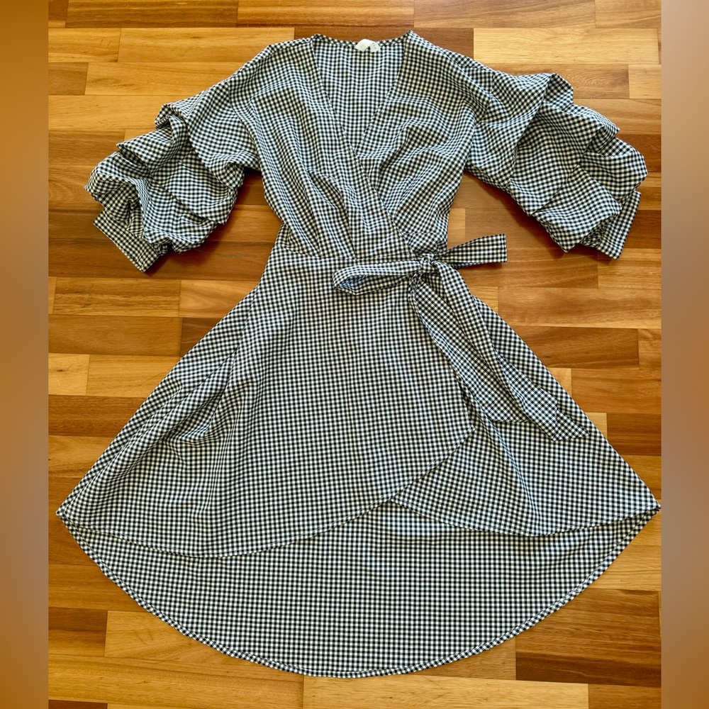Wrap dress puff ruffled sleeves gingham size S